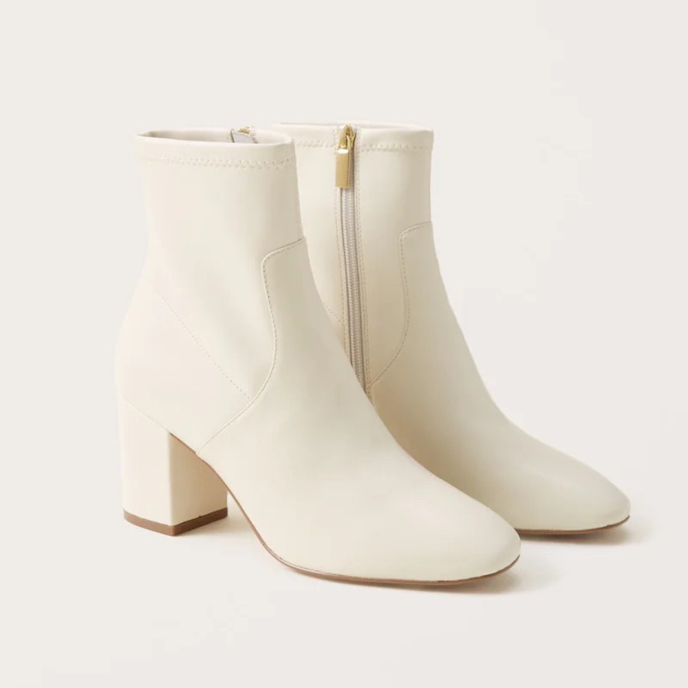 Abercrombie Vivienne Leather Ankle Boots in Ecru